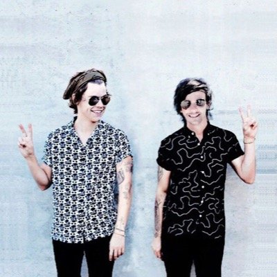 follow @paranoidhes bc shes kinda cool and RT THE LINK