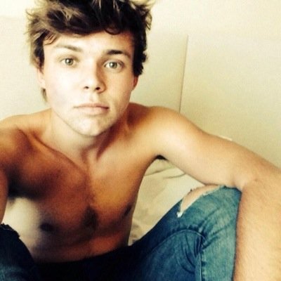 hi im ashton. rp/fl //single\\