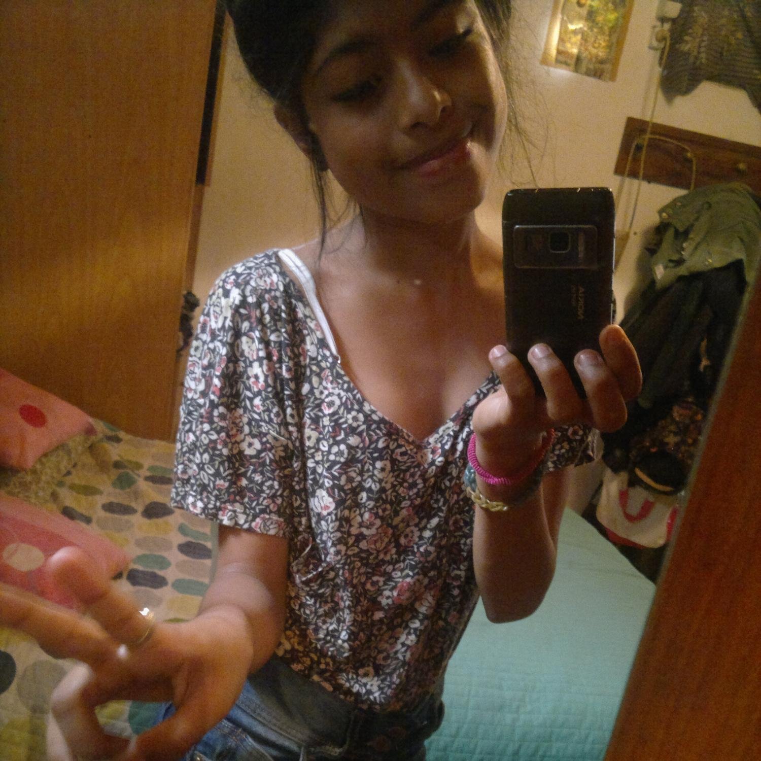 HoLu soi shemi ,Tengo 14 años,  canto *-*.bailo  em soy fedenatica axelera, dominicana  amo a wiz khalifa y a mley cirus & Zona G , y LPDA 3 c: