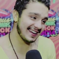 DÃO RT NAS FOTOS PRA AJUDAR NA VOTAÇÃO, LEMBRE SE É PELO LUAN VAMOS LA FAMÍLIA!!!!!