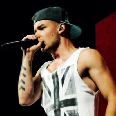 I gave you a free follow so follow @paynesbestpics and @cookiedoughliam