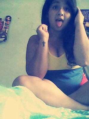 ow!  :-\  tener a kilómetros a kien kisieras tener a centímetros aww solo kisiera tenerte un minutO! a mii! ladOo! i decirrtE! lO! muxOo! q tE! amO!! mi vida t