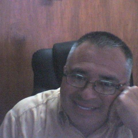 SOY UN HOMBRE INTEGRO, APASIONADO, CON MUY BUENOS SENTIMIENTOS DE MORAL Y ESPIRITUAL, CON FE EN UN SOLO DIOS Y EN QUE EL MUNDO SEA MEJOR CADA DIA.