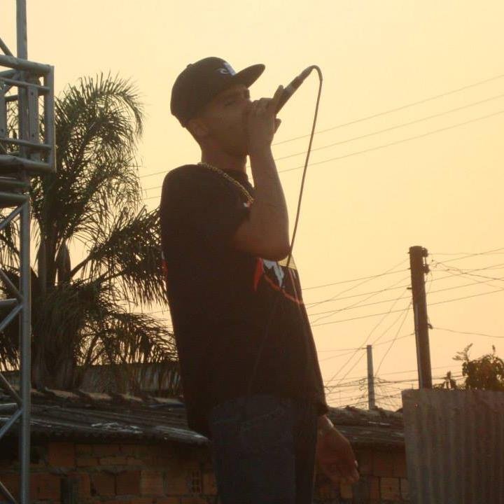 ''Sonhar nunca desistir, ter fé pois fácil não é nem vai ser....'' ♪♫♪♫