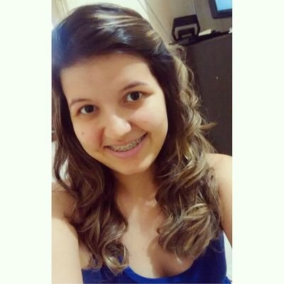 Não deite com mágoas no coração. Não durma sem ao menos fazer uma pessoa feliz. E comece com você mesmo…