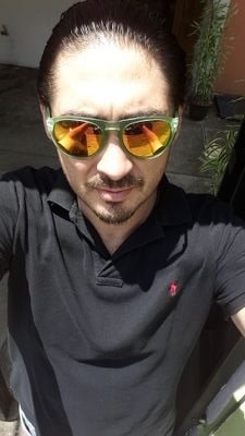 Soy un hombre a quien la suerte hirió con zarpa de fiera; soy un novio de la muerte que va a unirse en lazo fuerte con tal leal compañera.
