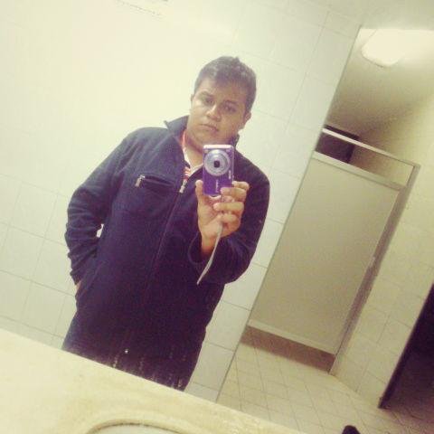 Soy muy divertido, me gusta salir con mis amigos, me rio mucho y soy muy alegre! :)