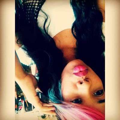Twitter Oficial @__DollBernard