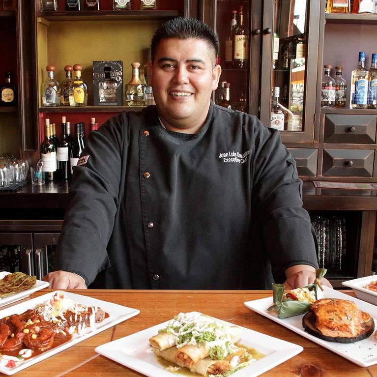 chefjuanknows's profile picture. Award-winning Chef Juan Luis Gonzalez @magogrill @trucotaco #chefjuanknows