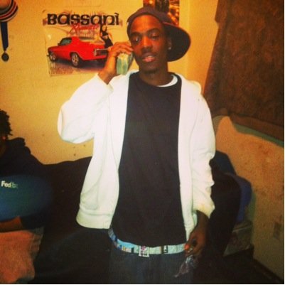 Hustling_Asz_De's profile picture. Riding bussingg serves . Follow Me & Mention For a followback