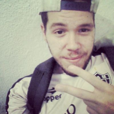 Atleticano , estudante de engenharia civil,  consultor de segurança eletrônica.