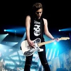 lashtons1's profile picture. Hey this is a free follow but if you like pizza follow @MukesSexPistols and ask for a follow back