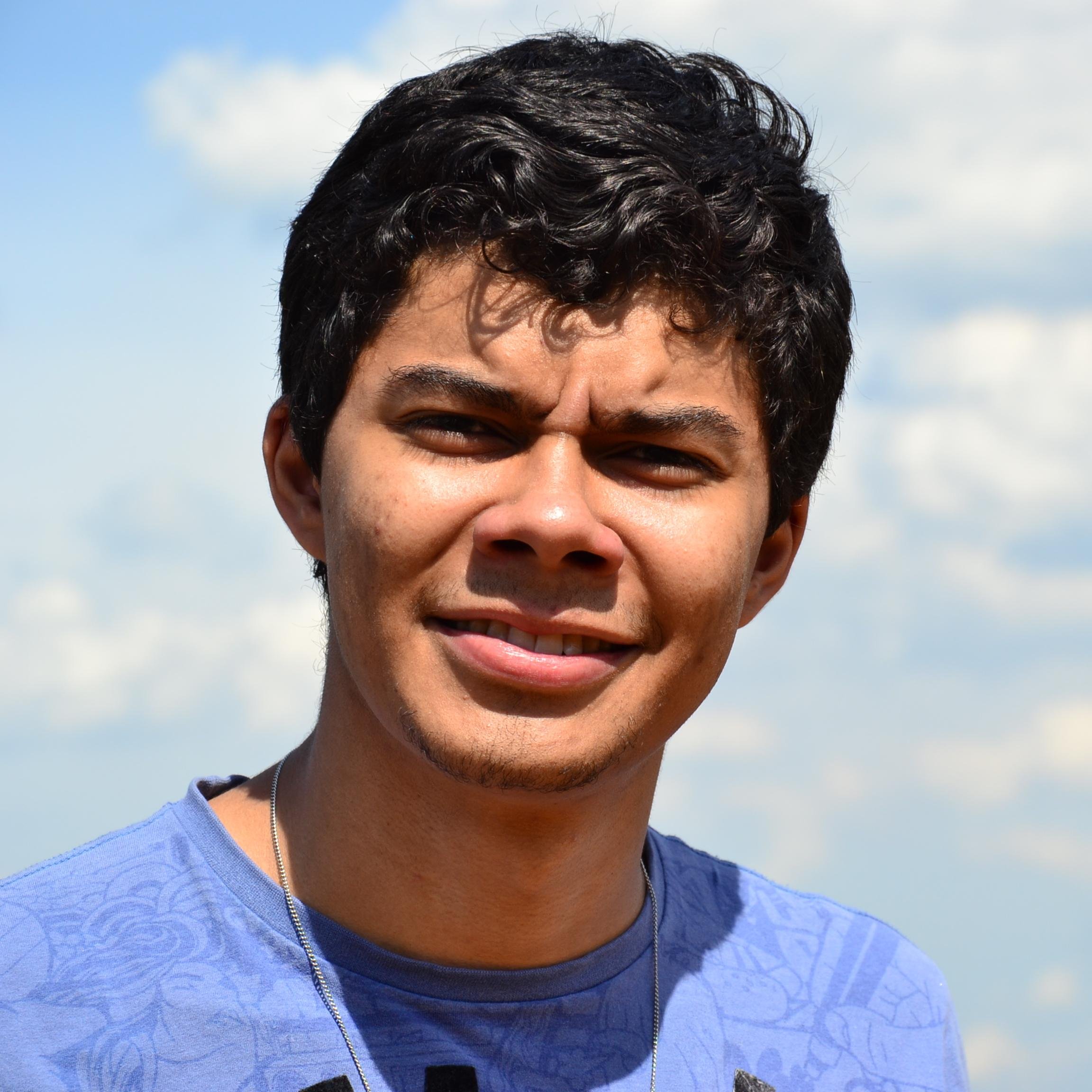 21 anos. YouTuber, se quiser conhecer mais, procura o canal Galindo no youtube.