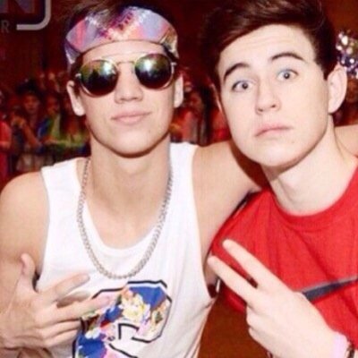 FOLLOW @CasuallyCaniff_