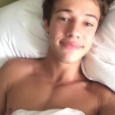 go follow @myd4llas ask 4 fback bby