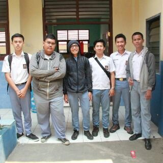 CINTA itu indah bila kita jaga,dan hancur bila gk di jaga :)
@afrizalaulia97 Afrizal aulia ikhsan :)
-X-TEAM 20-
4 januari 1997