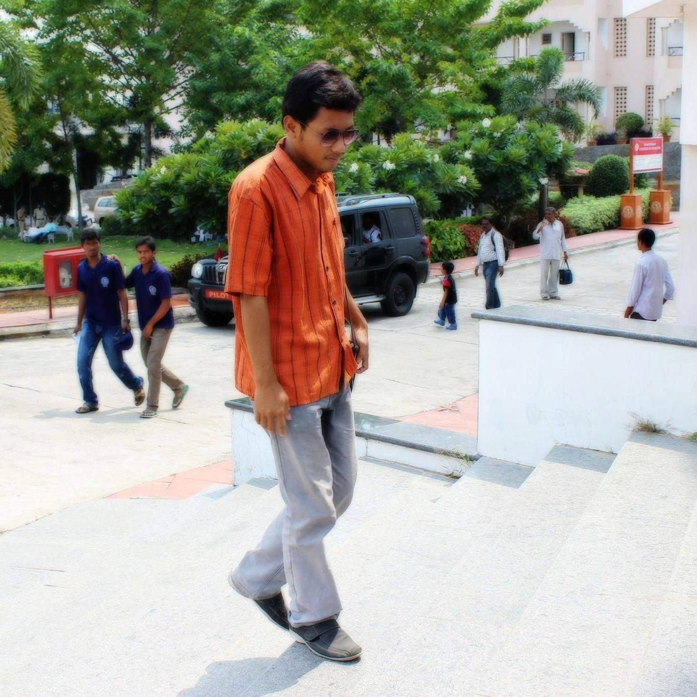 haloheru's profile picture. Humanist, Elegant, Romantic, Universal.