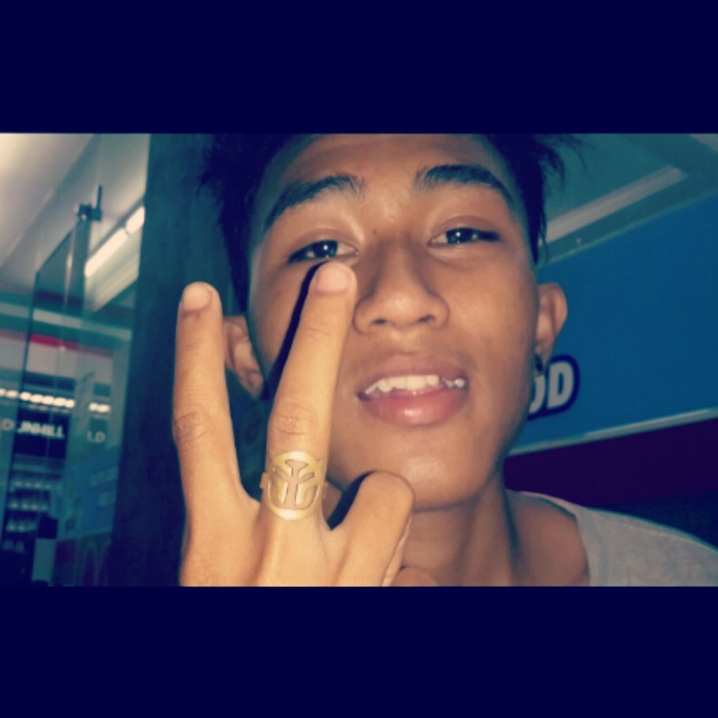 soniindrawan_'s profile picture. temukan aku di 5B3452BE