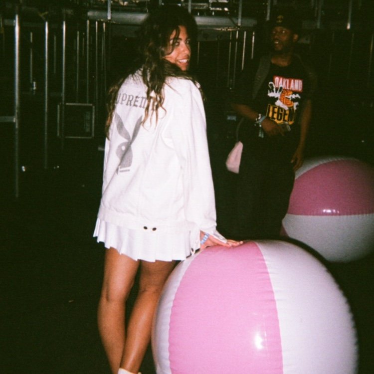 comeonnicole's profile picture. 