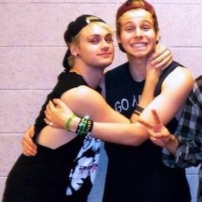 muke_moments's profile picture. Account dedicated to muke moments and helping out the 5sos fam