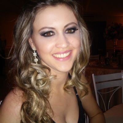 Quer uma menina perfeita?
Compre uma Barbie!