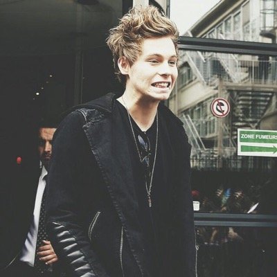 free follow from @LesleyYip :) ily