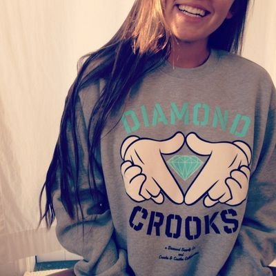 Todos los modelos están disponibles en camiseta y sudadera en todas las tallas y colores.
Para más información hablarnos por md.