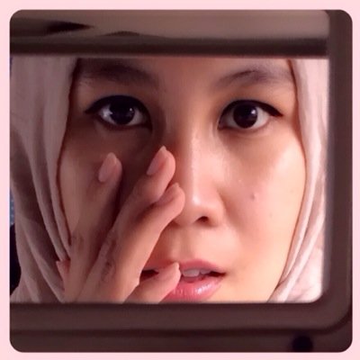 Happy young dentist in my gorgeous life ♥ | Evan's wife | Aqeela's mom | 28 | newbie designer | Owner of @Simplyveewee