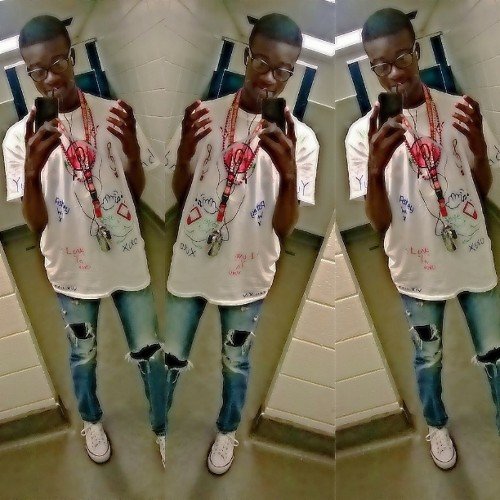 Heyy I'm Montrell I'm 16yrs young and I'm a Libra ♎ #TeamBisexual A MUSIC GEEK C/O 2016 cool at asf #TeamFollowBack Kik: Ask #Insta: iii_xxii_xiv_