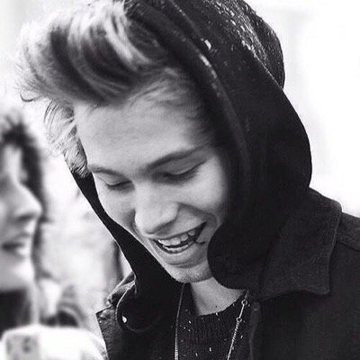 don't follow here pls follow @cakexafsoz