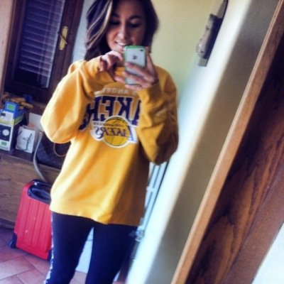 17|| laura.
•i still haven't found what i'm looking for.•
youtubers.