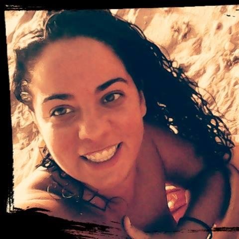 Licenciada en Humanidades, deportista, amo el mar, viajar, leer y la política. Combato la Desigualdad Social. Feminista por los 4 costaos. Mi lema Carpe Diem :)