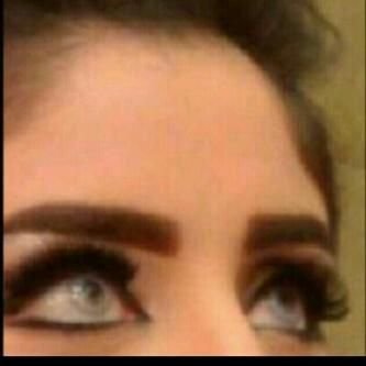 ‏‏‏‏شمر وتشتاق السماء للتضاريس،،
والأرض تعـطي للنجوم التحايا
**يالعنبو من لا يحب ( السناعيس )
،، ويا خيبة اللي مايعز الطنايا ‏