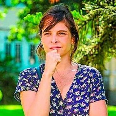 Ambiciosa. Tia exemplar. Católica.
