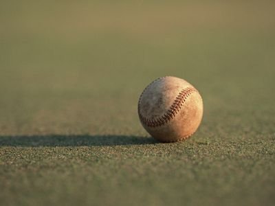 大学を中退して現在は『ネットビジネス』で生計を立ててます。月収は平均で90万円ほどで親父の給料余裕で抜きました！     稼ぎたい方モニター希望の方、気軽にご連絡下さい。