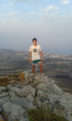 De 1996, de raices cordobesas, aunk vivo en torremolinos, estudio podologia en la UMA y soy aficionado al deporte