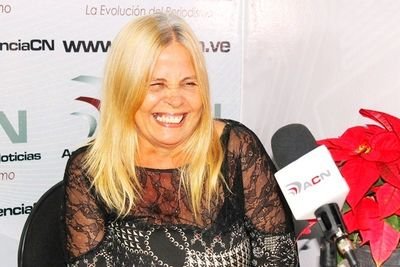 Conductora de la Escuela de la Mujer y amante de la otra Mujer.