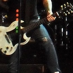 Fav guitarists Tom Delonge, @milesstereos, Bieber