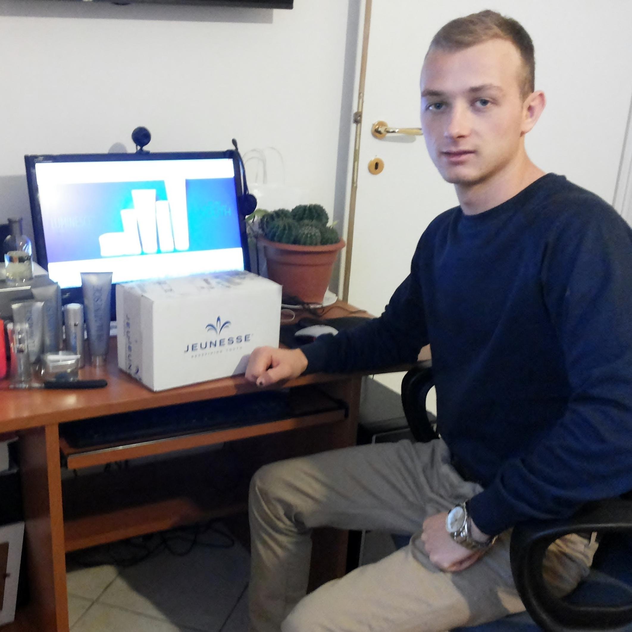 alexcec979's profile picture. 