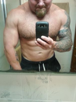 love bodybuilding and staying fit. looking for positive people to share fitness with. Also a Pitbull lover.