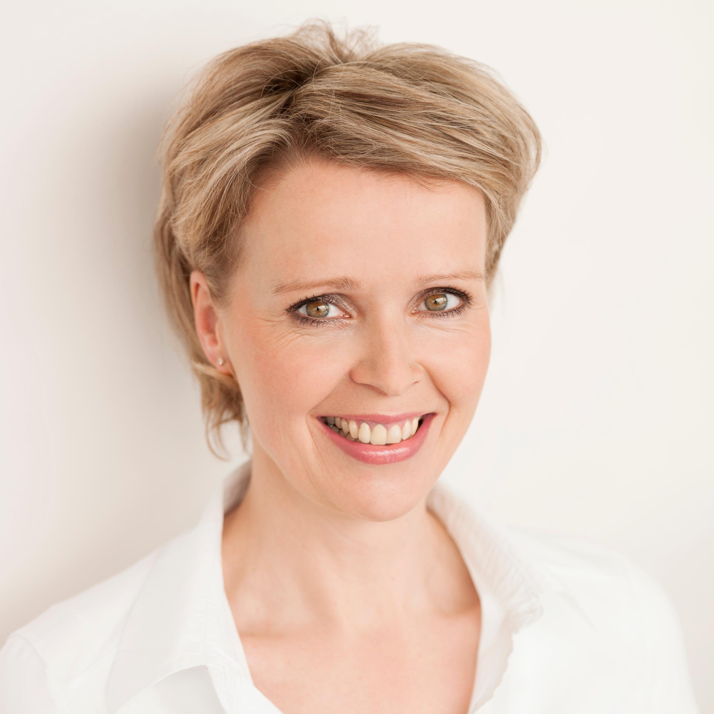Econoom, ondernemer, opvoedkundige én mama van 4 kids. Oprichter How2talk2kids. Expert in anders communiceren met kinderen.