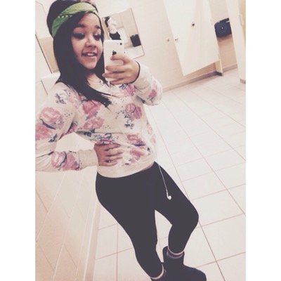 Canadian, 16, Junior student, kinda sad, follow, im friendly, kinda hate myself.