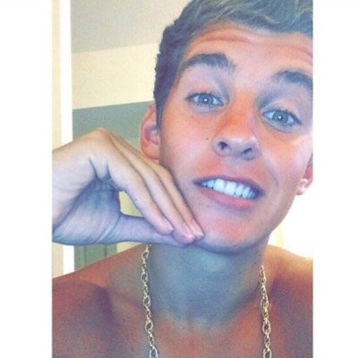 Checkout @AustinGainMusic hes so attractive and talented. He'll blow up soon so hop on him early!