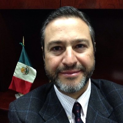 Abogado, liberal, padre de familia, católico. El vino es cultura. Alzo aquí mi voz para defender Estado de Derecho y defender las libertades públicas.
