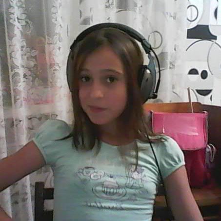 Дюбимая еда суши,питца люблю петь, танцевать!
