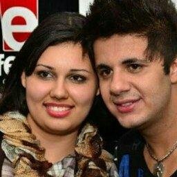 '  Como si cada Sorriso Dele fosse proposital para arrancar um Sorriso Nosso! '  @CrisEfeitos TE AMAMOS! Cris seguiu: 11/05/2013 19:26. Since: 15/09/12
