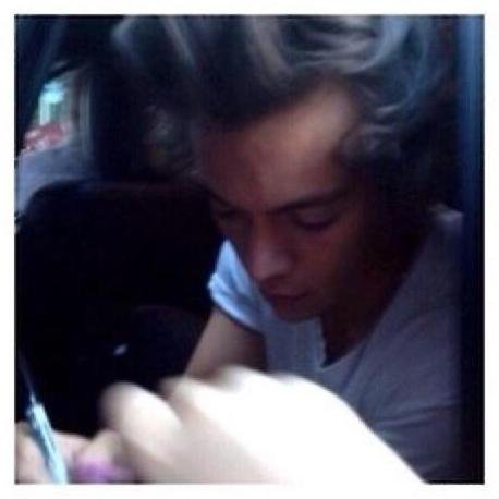 Follow @HarryisToxic plss