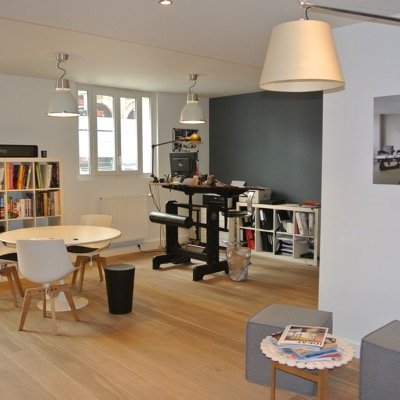 Architecte spécialisée dans le bancaire et ouverte à des propositions de projets intéressants.