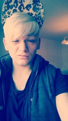 Hallo hier is nico habt ihr fragen ?
Dan folgt mir und lässt eine Nachricht da ♡