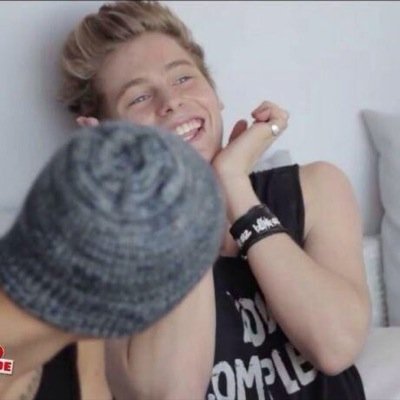 5sosfam ✌️✨